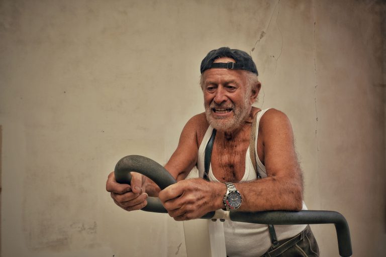 Markos György 80 évesen is aktív: „A humormentes kabarét