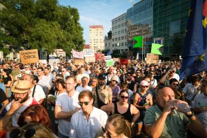 12 órás sztrájk a Hanon pécsi és székesfehérvári gyárában