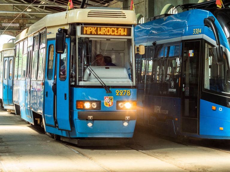 Hűvösvölgyi villamosbaleset: két sérült, pótlóbusz és leállás